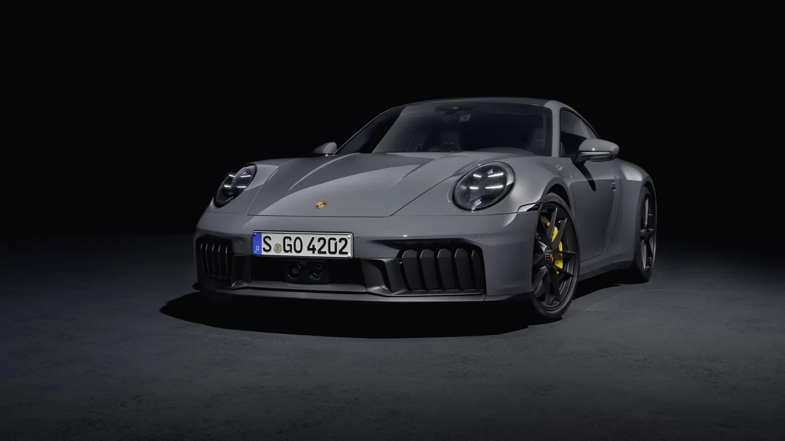 2025-Porsche-911-Carrera-GTS-Coupe-front