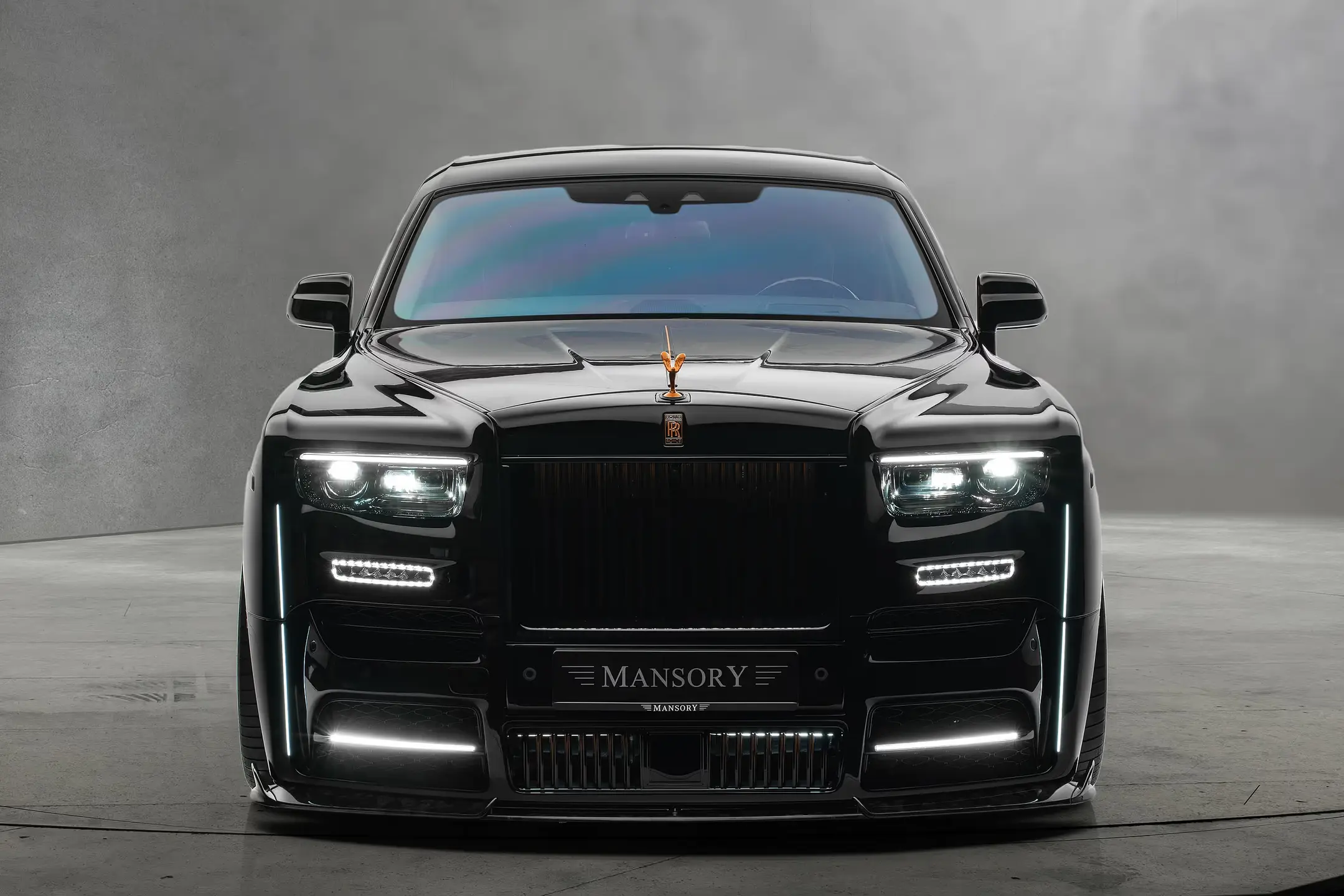 6813c04aaecbc208e4bdc5c7_Rolls-Royce20EWB20MANSORY20Edition-001