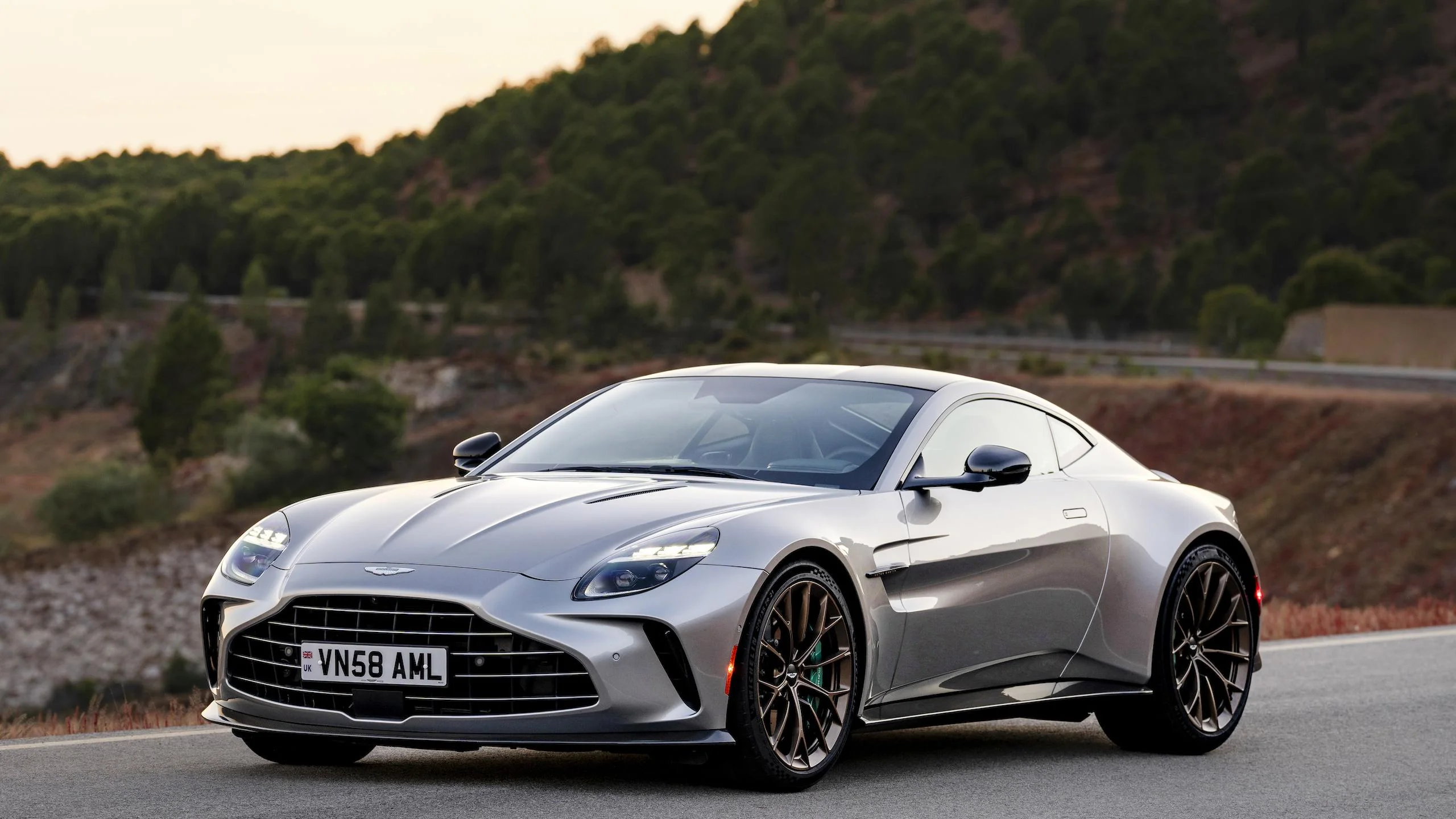 aston-martin-vantage-2560x1440-v0-b40ixlvl9d1f1