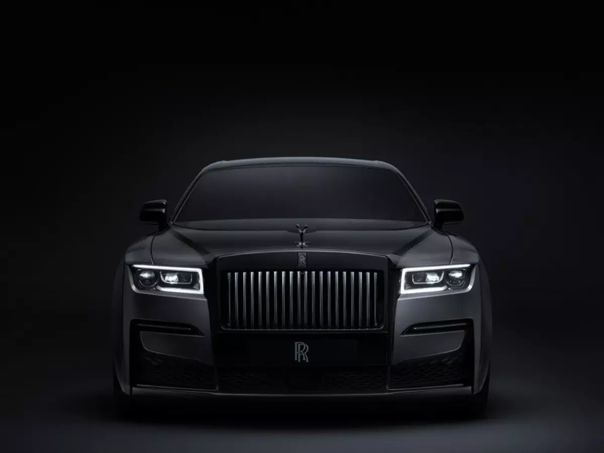 rolls-royce-ghost-black-badge-001_617bba5dcc703
