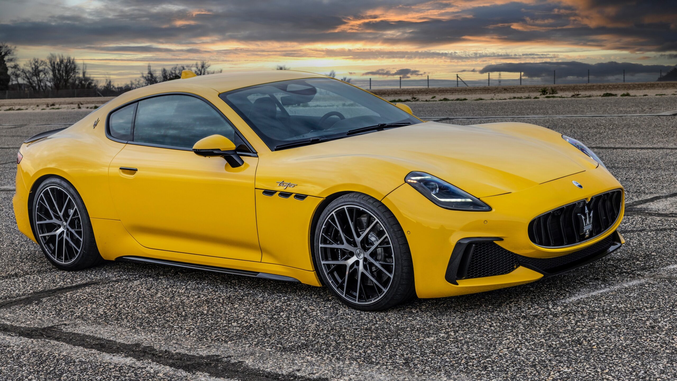 yellow_maserati_granturismo_trofeo_2023_car_4k_hd_cars-3840x2160